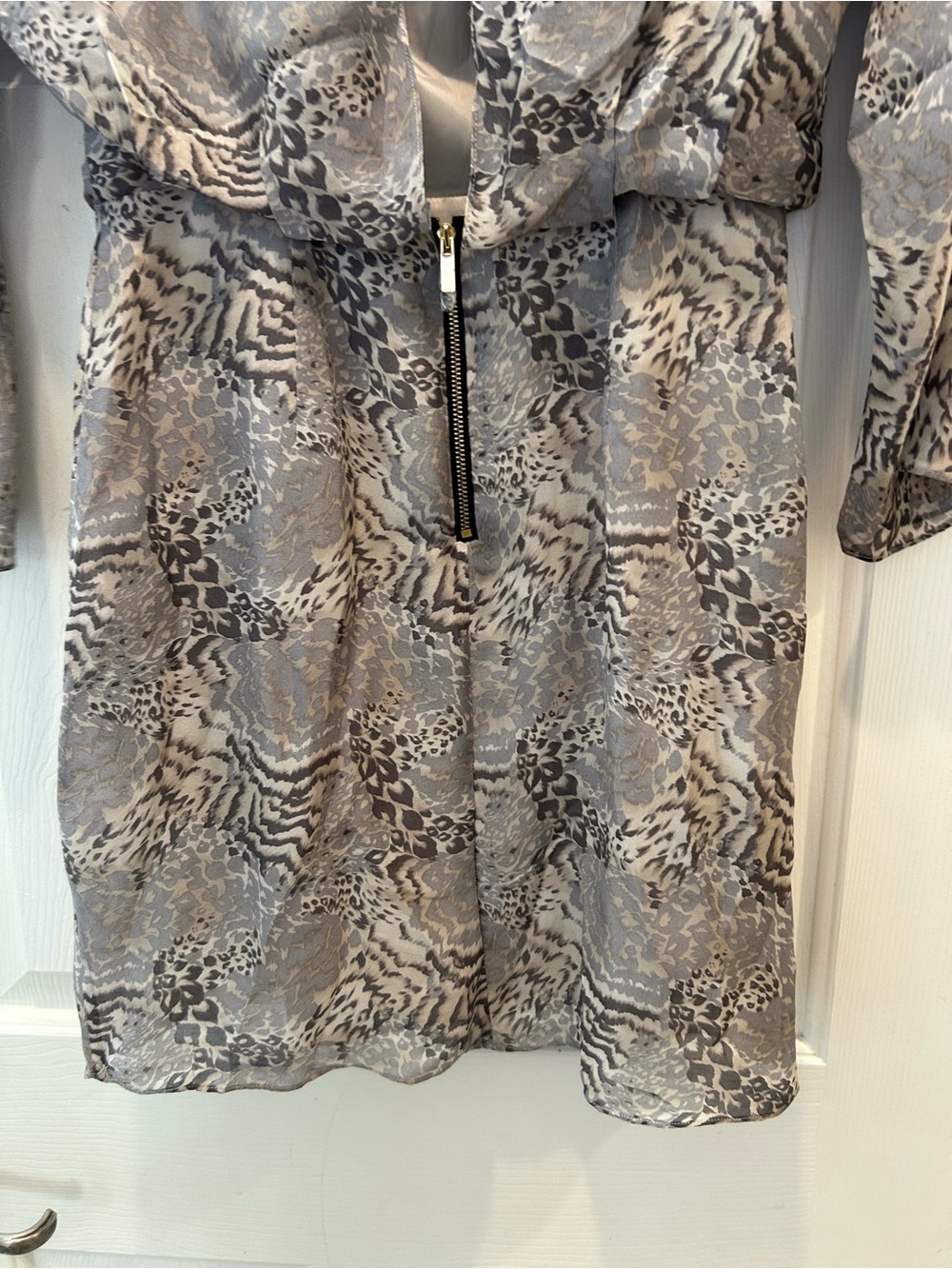 Elizabeth and James Animal Print Draped Long Sleeve Mini Dress Size 4 - Picture 11 of 16